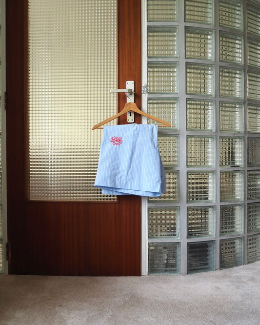 Short Rho mit Streifenmuster